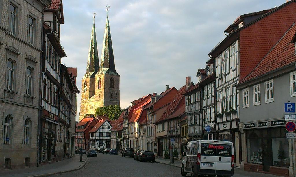 Ferienwohnungen Zur Kaiserstrasse Кведлинбург Стая снимка